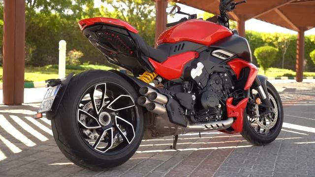 Ducati Diavel 1260 vs V4: Which Is Better?! смотреть онлайн