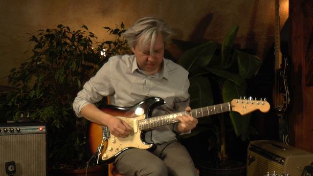 Fender Stratocaster American Deluxe 2005 presented by Vintage Guitar Oldenburg and Tobias Hoffmann. смотреть онлайн