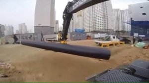 Возможности современного экскаватора. Экскаватор в работе. Строительная техника.