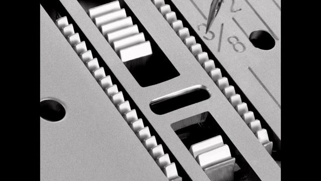 TOYOTA Heavy-Duty Metal Interior STF39 (STF 39) Sewing Machine with 20 Built-In Stitches смотреть онлайн