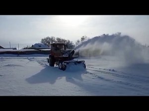 Трактор Т-16 гребёт снег! Шнекоротор, лопата! The T-16 tractor is rowing snow! Auger and shovel