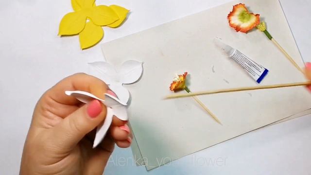 Весенний хит!!!!???Нарциссы из фоамирана. DIY /MK Заколка Клик Клак. Простой способ.