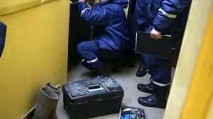 МЧС работают быстро .Ребенок закрылся в квартире
