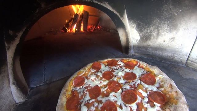 Сочи. Любимая пицца детей и взрослых в печи на дровах. смотреть онлайн