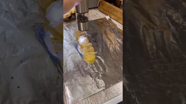 запеченная картошка с салом в фольге на мангале