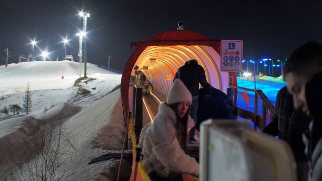 На ватрушках в Охта-Парке 1 января 2023 смотреть онлайн
