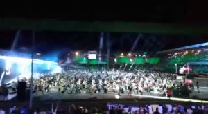 1200 музыкантов играют Нирвану