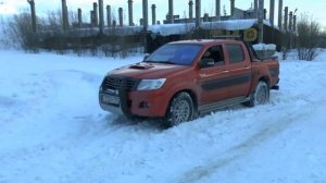 Что может Infiniti FX 37 на бездорожье против Toyota и WV