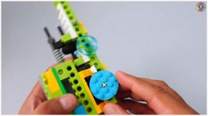 Lego Wedo 2.0 Train Engine Building Instructions
