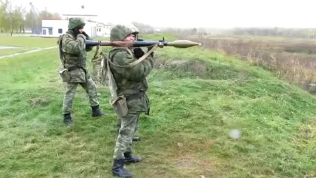 Стрельба из РПГ-7 стоя