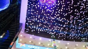 Фонтан в Европейском торговом центре в Москве.