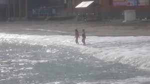 В Алуште (Крым) еще купаются (19 октября 2015)