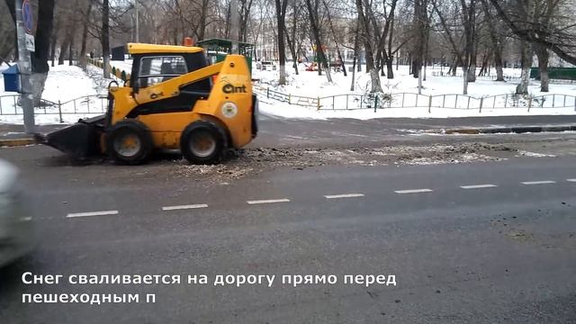 Как московские коммунальщики убирают снег с улиц смотреть онлайн