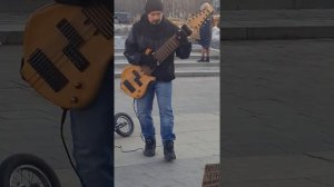 12-струнная гитара Василия Чернова. Уличный музыкант.