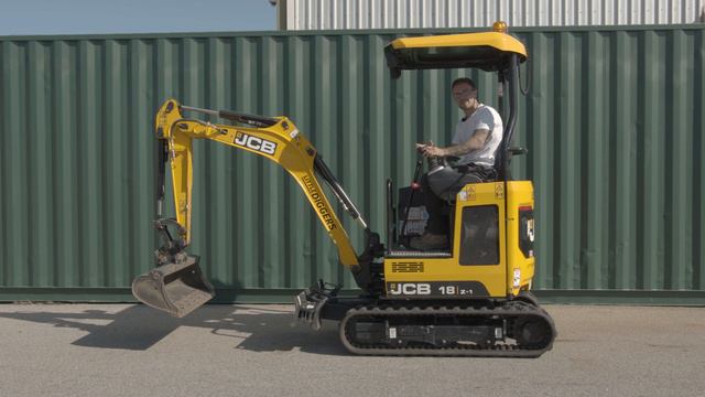 How To Operate a Mini-Excavator at Little Diggers смотреть онлайн