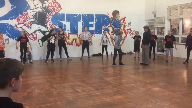 Popping Class for kids смотреть онлайн