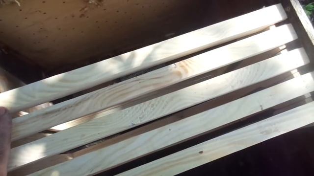 Пчёлы (Самый лучший способ, как вывести семью пчёл из роевого состояния.) смотреть онлайн