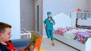 Ника и мама играет в профессию как доктор История про доктора профессии для детей