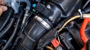 Дистиллированная вода вместо антифриза измеряем гальваническое ЭДС мультиметром.