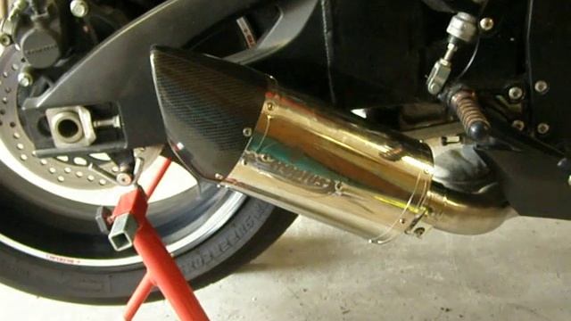 Suzuki GSX-R 6007501000 K7 Creptus Exhaust.MOV