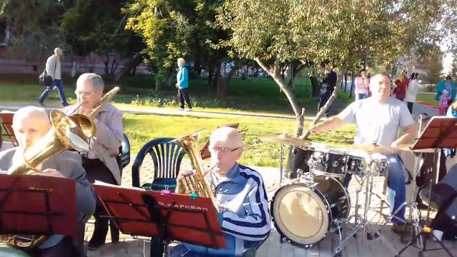 Минусинск. Открытие сквера возле часовни. Играет муниципальный духовой оркестр смотреть онлайн