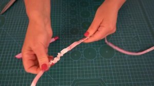 Урок 74. Как выполнить воздушные петли. Сто шагов портного.mp4