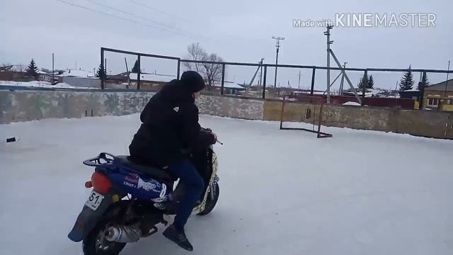 Снимае Двиготель на Скутере_ Дрифтим Валим боком на Скутере ........Катаемся в снег смотреть онлайн