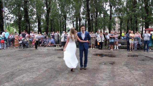 фрагмент танца выпускников Яи в День молодежи смотреть онлайн