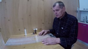 Как сделать отверстие в вертикальном стекле не намочив витрину.