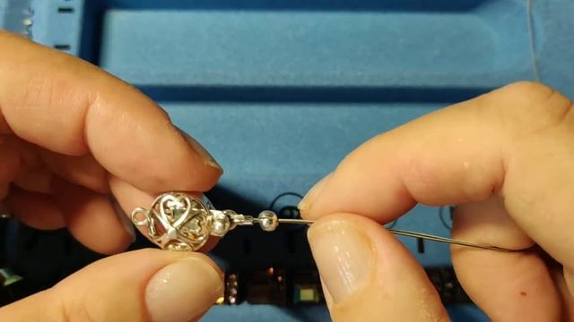 38.DIY. МК. Как правильно и профессионально собирать браслеты, бусы, используя кримпы. смотреть онлайн