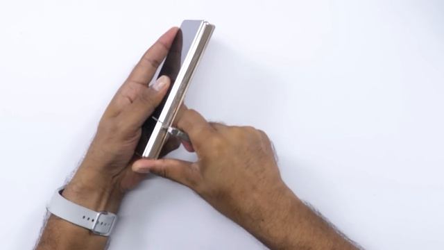 Samsung Galaxy Z Fold 4 Durability Test - 12 Hours Freeze Test смотреть онлайн
