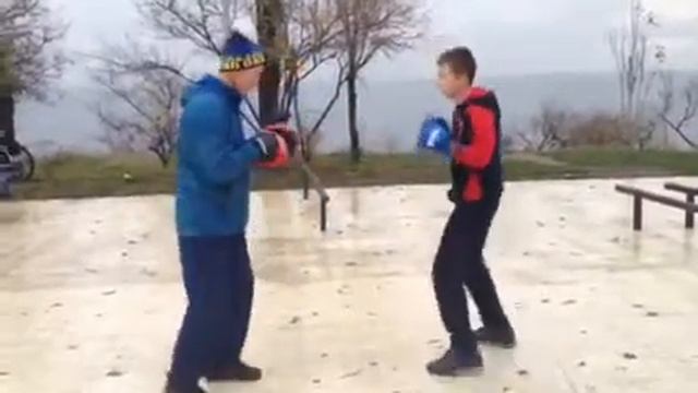 Бокс,комбинация на лапах. смотреть онлайн