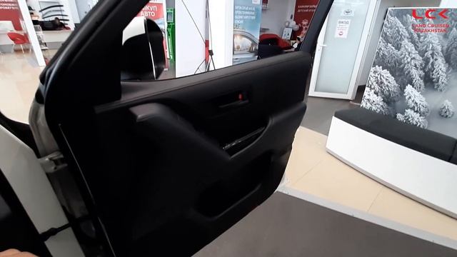 Взгляд новичка на первый Toyota Land Cruiser 300 2021г.в. Особенности интерьера. Качество сборки.