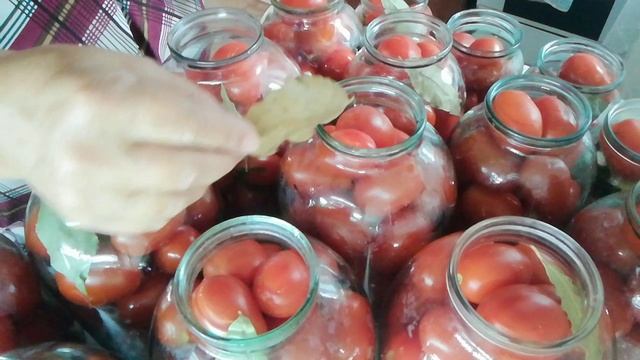 Маринованые помидоры. Кисло сладкий вкус.