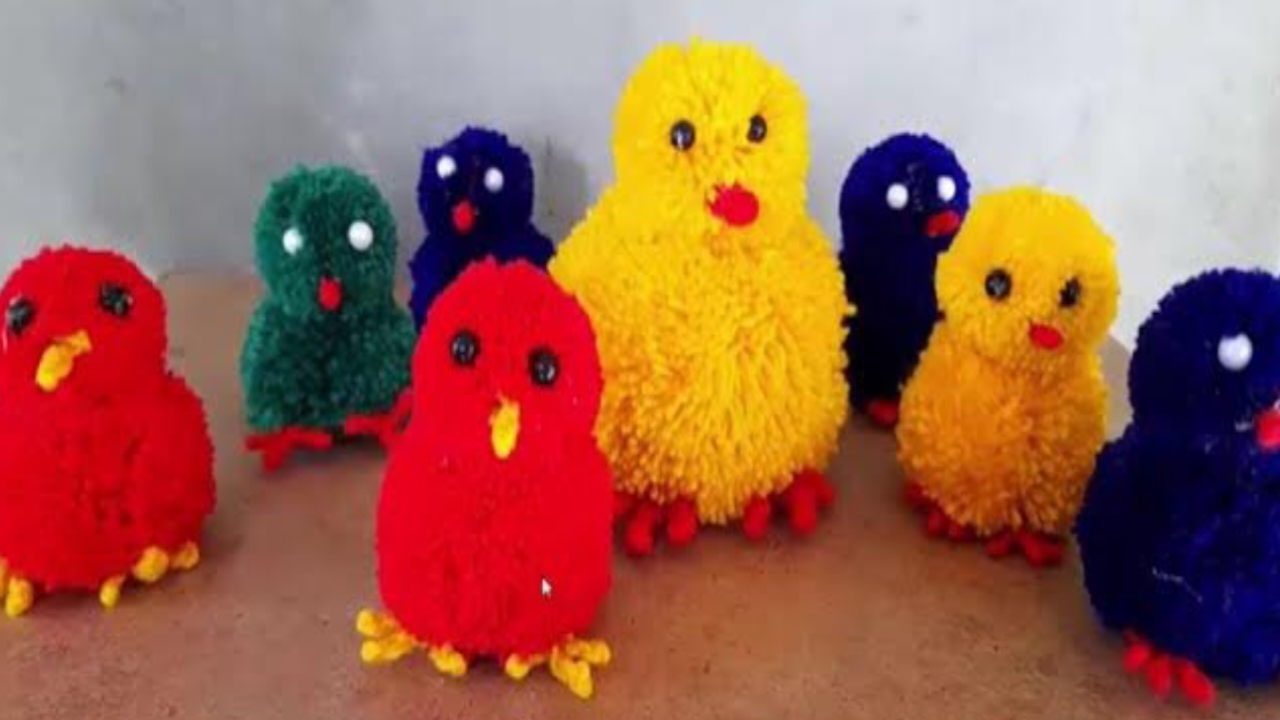 Super Easy Pom Pom Chicken Making Idea - Finger Pom Poms! смотреть онлайн
