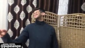PupaLupa - стоит улыбается