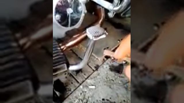 Моё первое видео, замена масла на мопеде альфа. смотреть онлайн