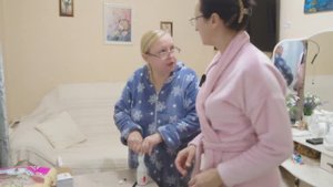 Домашние видео. 22 декабря 2023 года.  Купила грунт для посева эустомы. Сестра в гостях.
