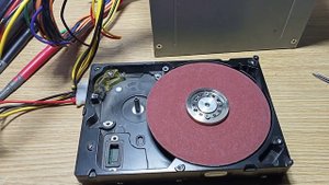 Наждак из жёсткого диска.