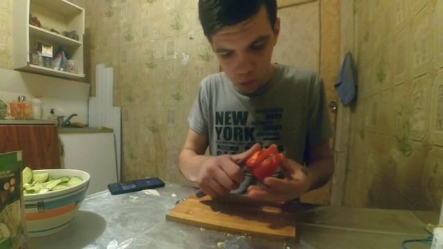 Салат "Свежесть".Очень простой салат на праздничный стол! смотреть онлайн