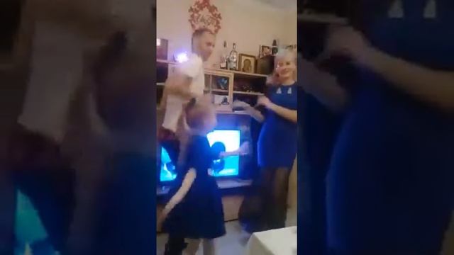 Овечка Доли новогодние танцы)) смотреть онлайн