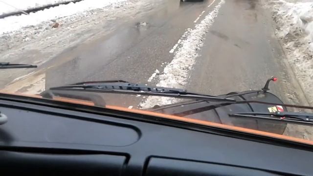 Снегоуборочная машина чистит снег. Комбинированная дорожная машина Камаз МКДУ-1 и другие.
