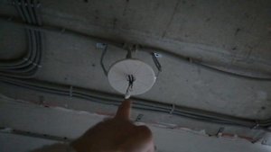 Как правильно подключить светильник без проблем в нашем ЖК ???