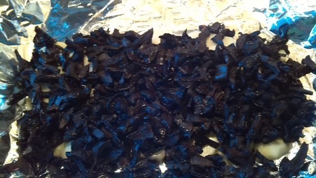 Карп, запеченный в фольге с грибами и картофелем