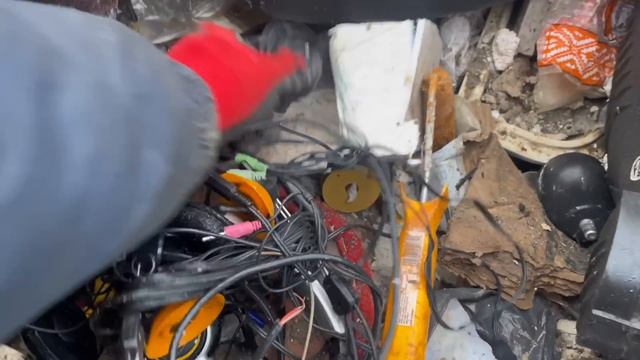 Поход на свалку, деньги из мусора. Мусорщик смотреть онлайн