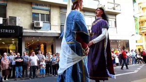 Потрясающие танцы гигантов  на улице Валенсии (Испания) Valencia(Spain)