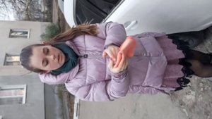 Моем окна машины салфеткой для стекла GreenWay
