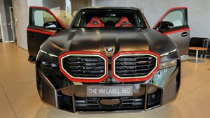 BMW XM 2024 года — роскошный внедорожник, воплощающий новое видение совершенства.