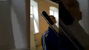 Монтажный пороховой пистолет пристреливает шпильки к потолку - нестандартное решение #tool24