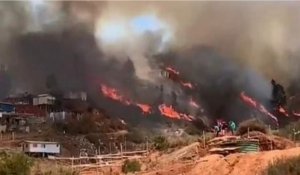 Лесной пожар в Чили уничтожил около 4-х десятков домов